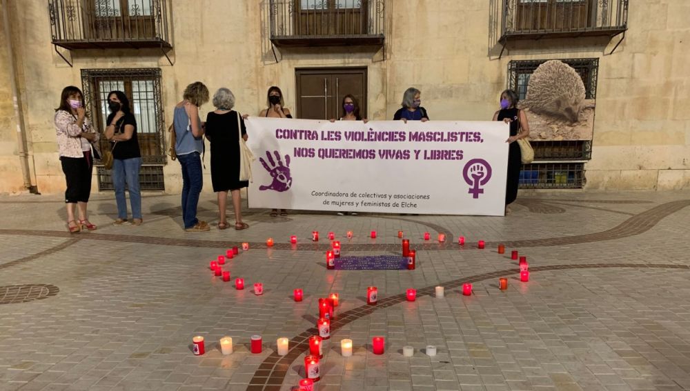 Concentración contra la violencia machista en Elche.