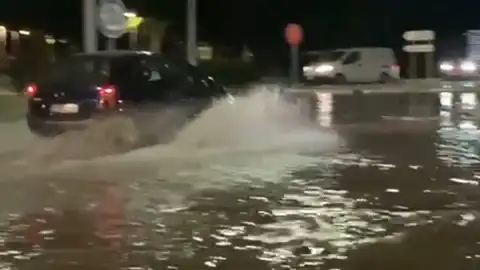 La rotura de la tubería se ha producido frente al Quijote Arena La rotura de la tubería se ha producido frente al Quijote Arena