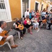 Instantes del homenaje celebrado ayer en Cádiz