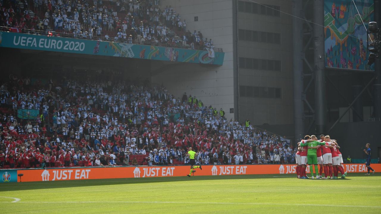 Suspenden El Dinamarca-Finlandia Después De Que Eriksen Se Desplomara ...