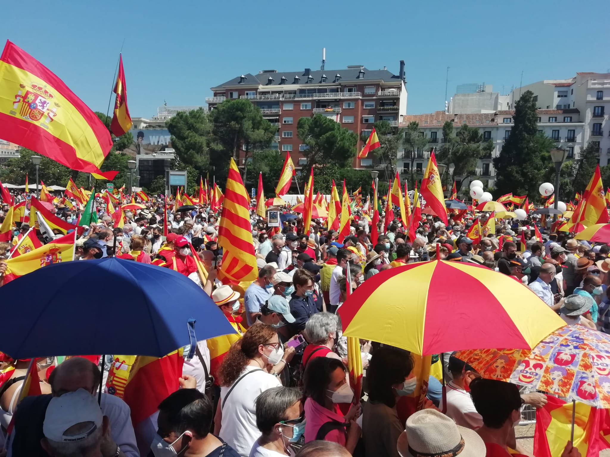 La manifestación en Colón contra los indultos protagoniza los titulares de los periódicos La manifestación en Colón contra los indultos protagoniza los titulares de los periódicos