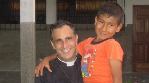 Ignacio Do&ntilde;oro, el capell&aacute;n que ha salvado a m&aacute;s de 300 ni&ntilde;os de las mafias de &oacute;rganos en Per&uacute;