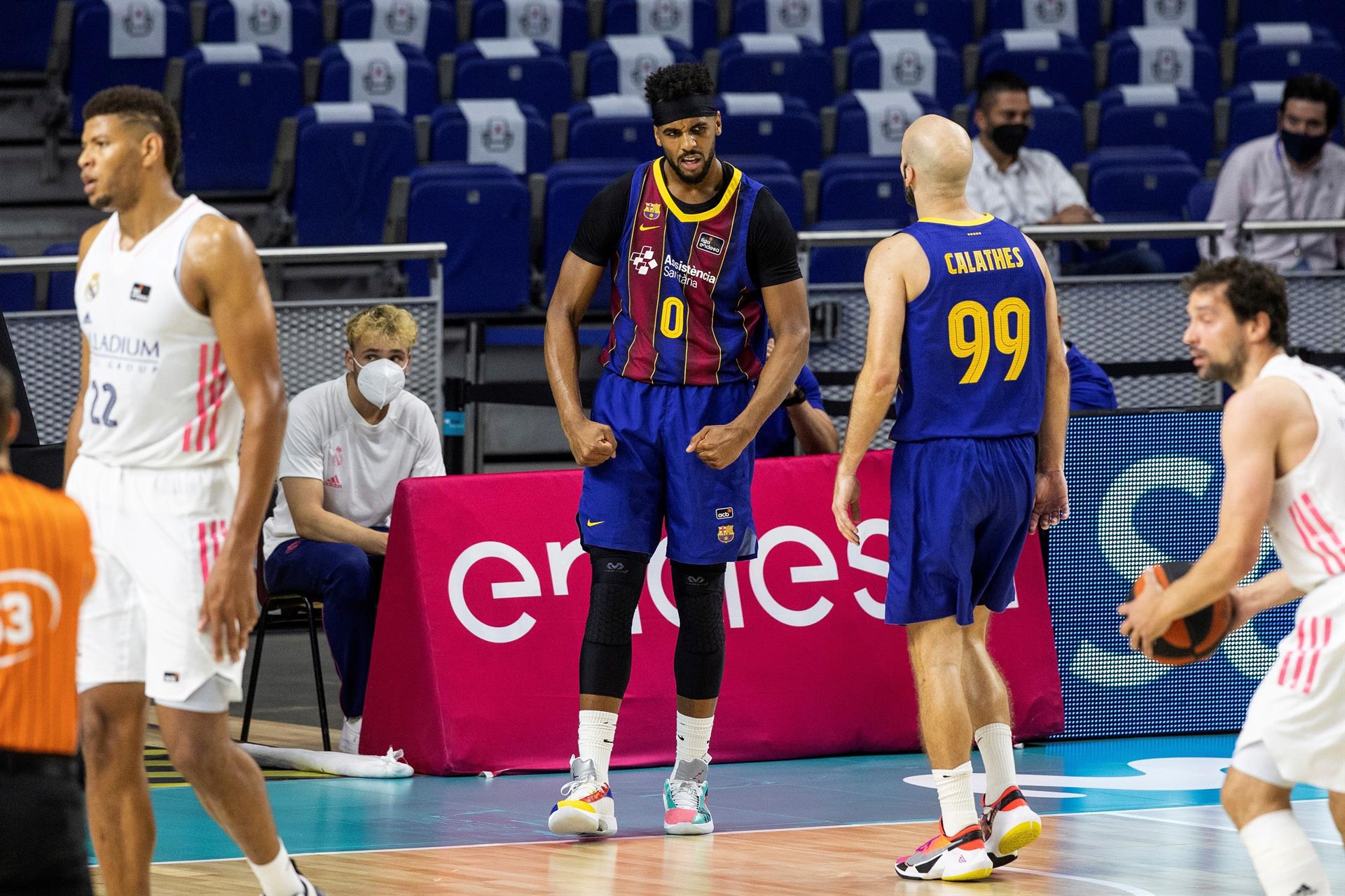 Higgins deja al Barça a un paso del título Higgins deja al Barça a un paso del título