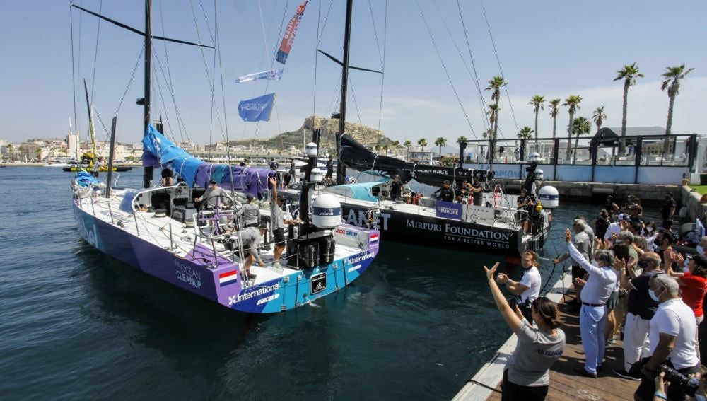 Salida de la última etapa desde el muelle 12 del Puerto 