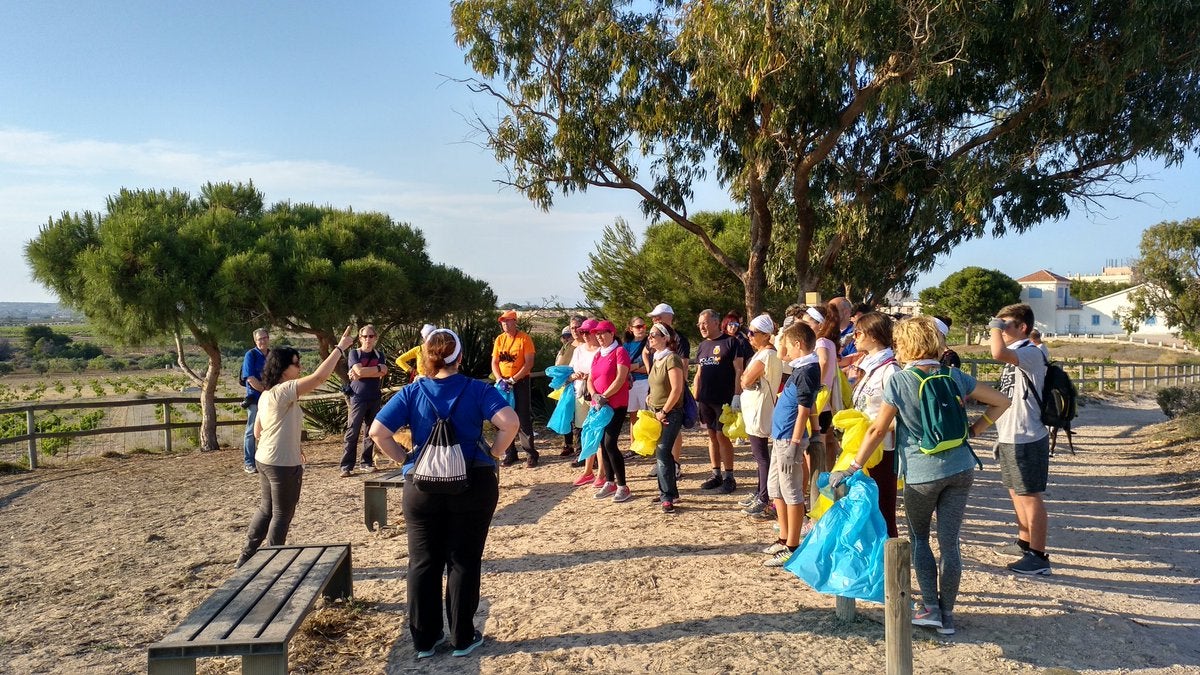 Más de 60 kilos de basuraleza recogidas en el Parque Natural de La Mata -Torrevieja Más de 60 kilos de basuraleza recogidas en el Parque Natural de La Mata -Torrevieja