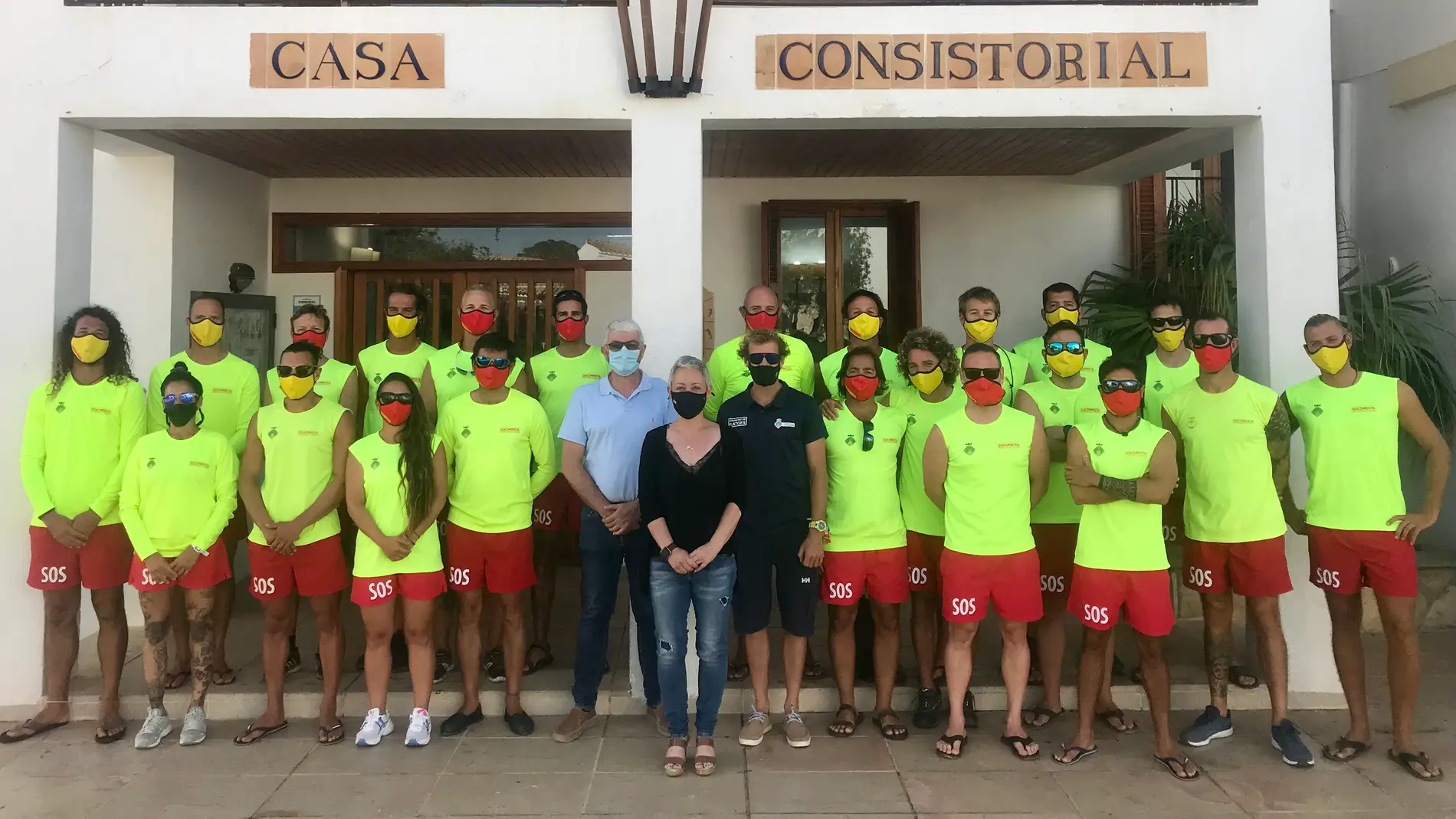 La presidenta del Consell de Formentera desea a los socorristas de playa "mucha suerte" para la temporada