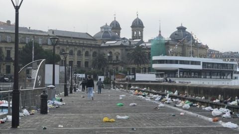 Botell&oacute;n en el muelle de San Sebasti&aacute;n 