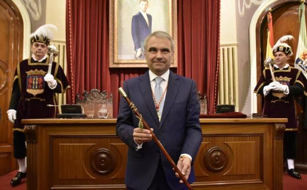 El Ayuntamiento de Badajoz celebra este martes un pleno extraordinario en el que Fragoso renunciará como alcalde El Ayuntamiento de Badajoz celebra este martes un pleno extraordinario en el que Fragoso renunciará como alcalde