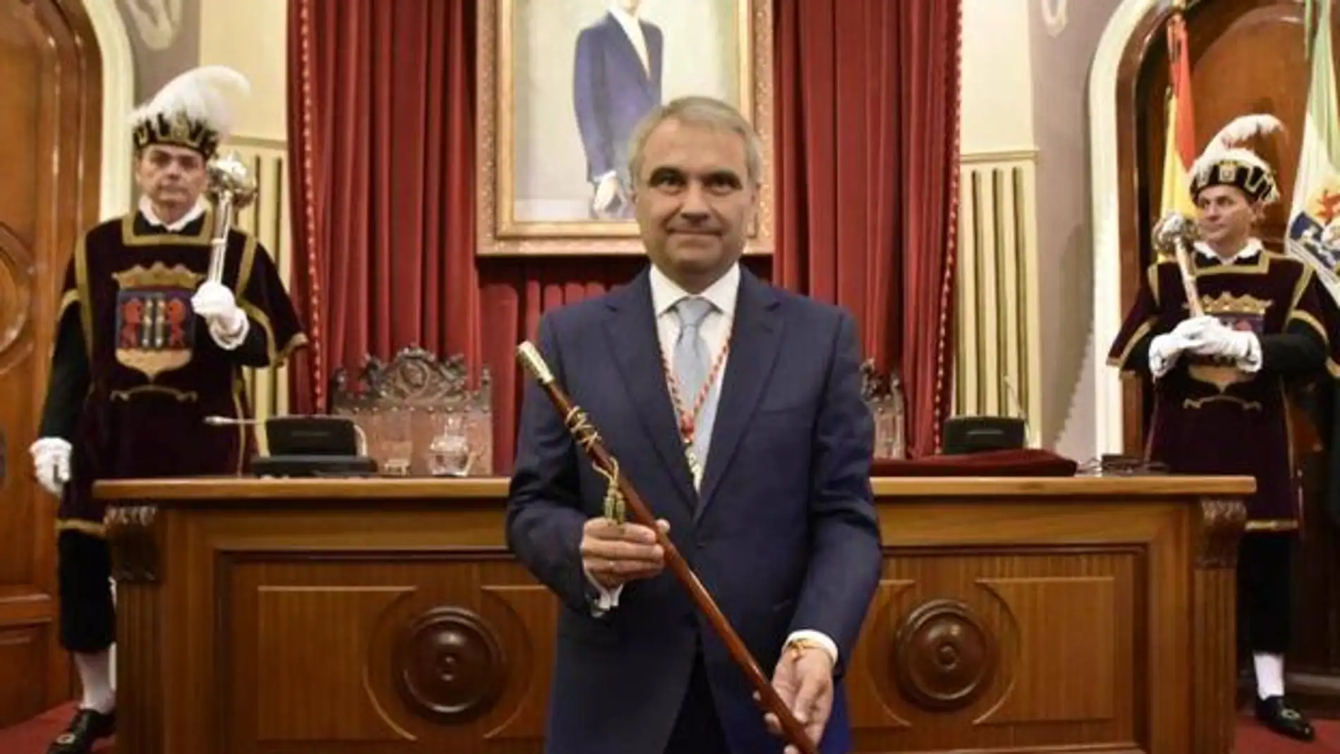 El Ayuntamiento de Badajoz celebra este martes un pleno extraordinario en el que Fragoso renunciará como alcalde