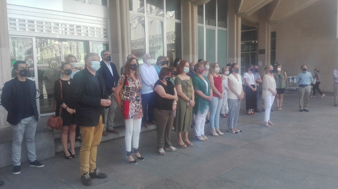 Ciudad Real se suma a la condena de una "insoportable" violencia de género Ciudad Real se suma a la condena de una "insoportable" violencia de género