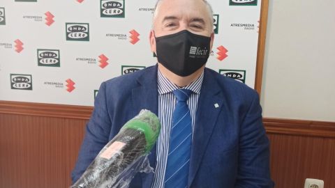 Carlos Mar&iacute;n, en los estudios de Onda Cero Ciudad Real