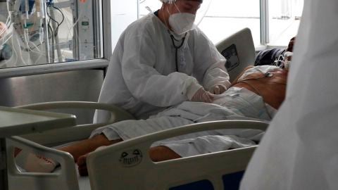 Paciente de coronavirus en UCI. Paciente de coronavirus en UCI.