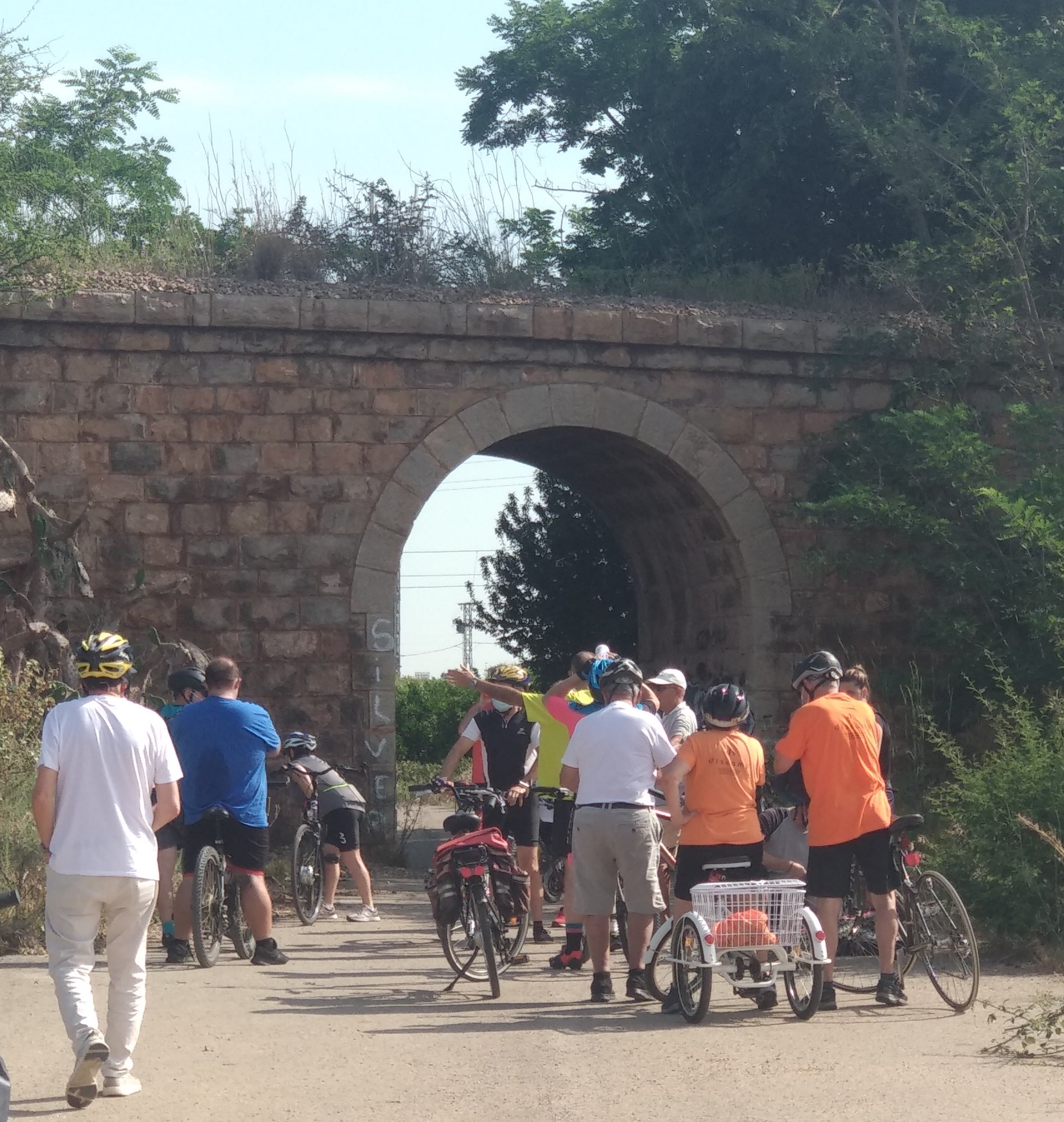 La Vía Verde de Ojos Negros y la Ruta al Faro de Santa Pola La Vía Verde de Ojos Negros y la Ruta al Faro de Santa Pola