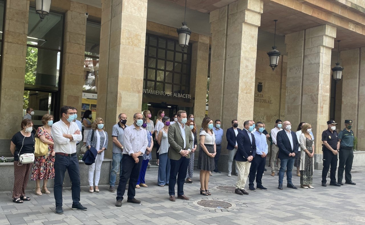 Minuto de silencio en Albacete en repulsa de los últimos asesinatos machistas Minuto de silencio en Albacete en repulsa de los últimos asesinatos machistas