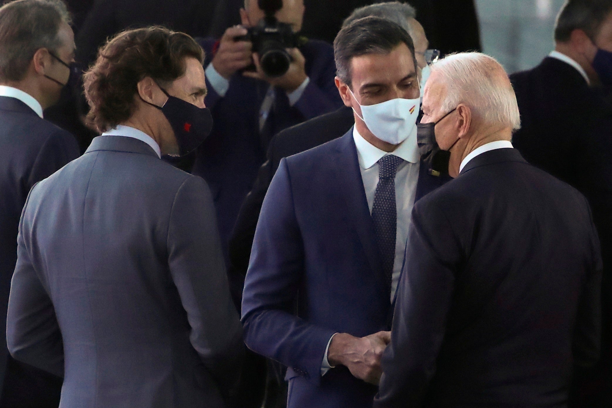 Los diarios detallan los 30 segundos de encuentro entre Joe Biden y Pedro Sánchez Los diarios detallan los 30 segundos de encuentro entre Joe Biden y Pedro Sánchez