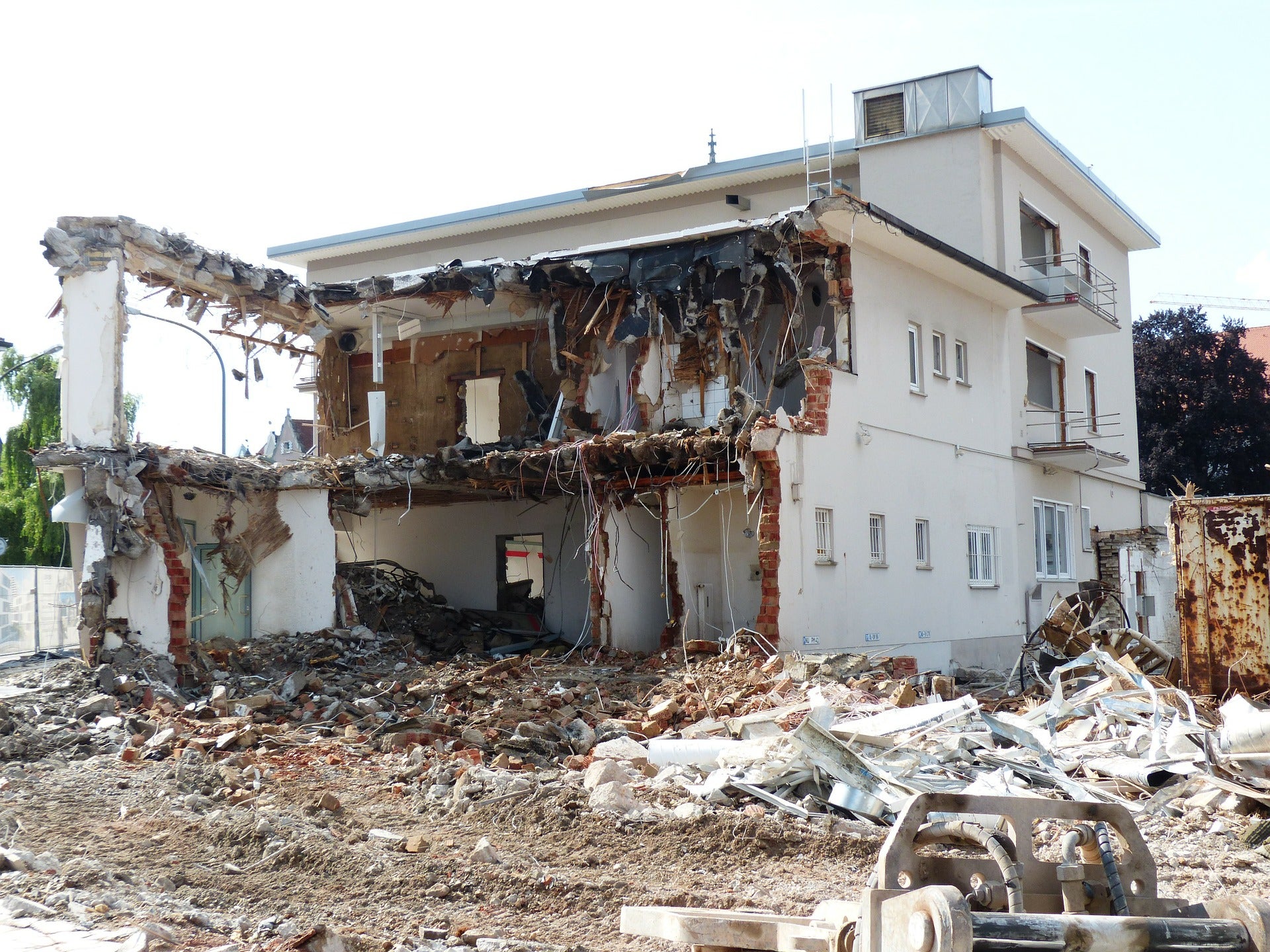 Un albañil destruye la casa que había remodelado tras el impago de sus dueños Un albañil destruye la casa que había remodelado tras el impago de sus dueños