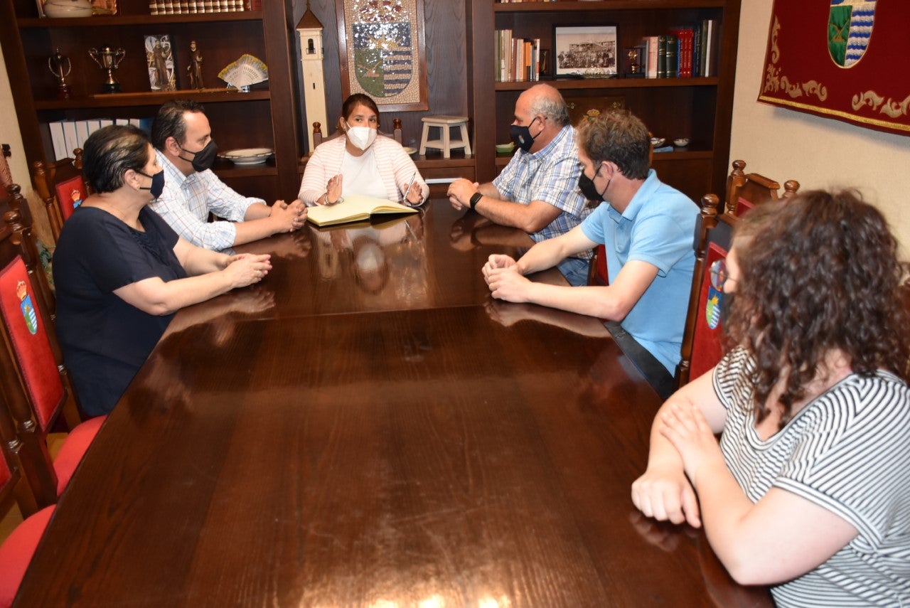 Talavera la Nueva acondicionará la vía pecuaria y mejorará su colegio Talavera la Nueva acondicionará la vía pecuaria y mejorará su colegio