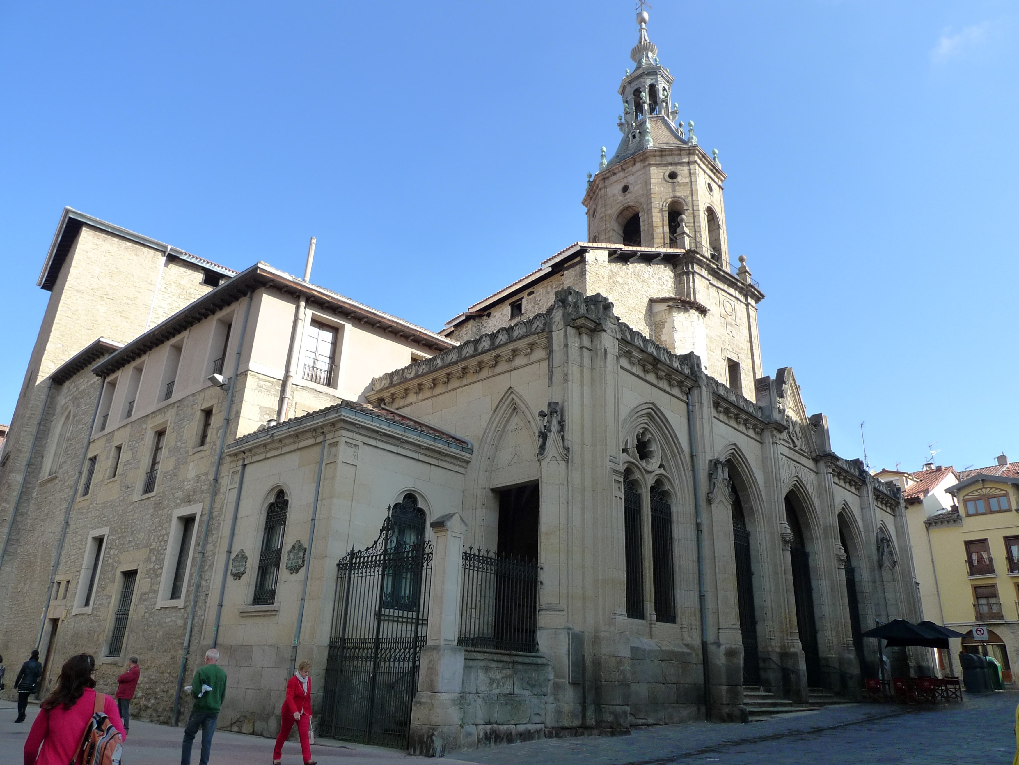 La diócesis de Vitoria niega problemas estructurales en la iglesia de San Pedro La diócesis de Vitoria niega problemas estructurales en la iglesia de San Pedro