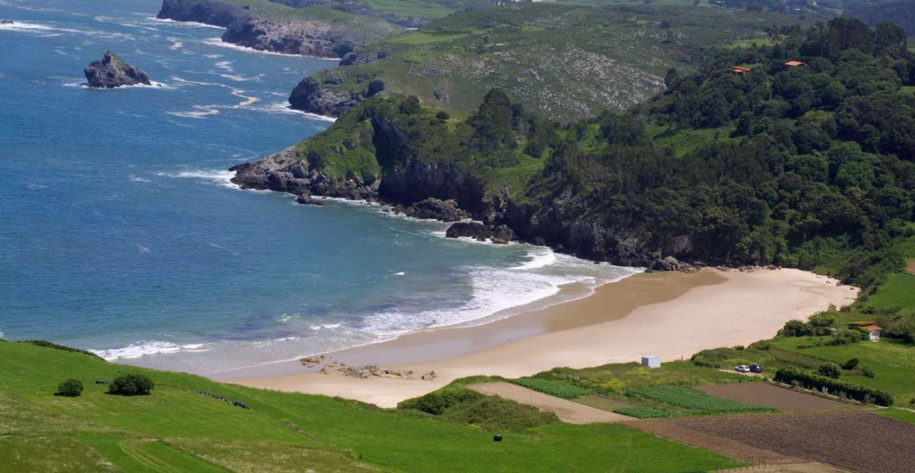 El Ayuntamiento de Llanes inicia el plan de limpieza de playas, adjudicado en 85.183 euros El Ayuntamiento de Llanes inicia el plan de limpieza de playas, adjudicado en 85.183 euros