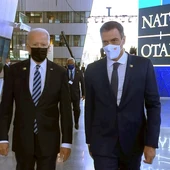 El presidente del Gobierno, Pedro Sánchez (d), junto al mandatario de Estados Unidos, Joe Biden, antes del comienzo de la cumbre de líderes de la OTAN que se celebra en Bruselas El presidente del Gobierno, Pedro Sánchez (d), junto al mandatario de Estados Unidos, Joe Biden, antes del comienzo de la cumbre de líderes de la OTAN que se celebra en Bruselas