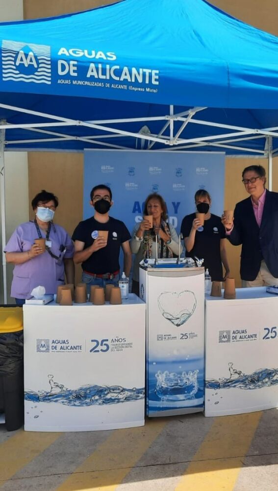 Visita a una de las fuentes de Ciudad de la Luz 