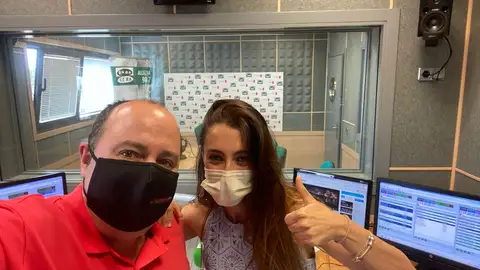 Isabel Ortuno en su programa radiofónico junto a Marcos Galván Isabel Ortuno en su programa radiofónico junto a Marcos Galván