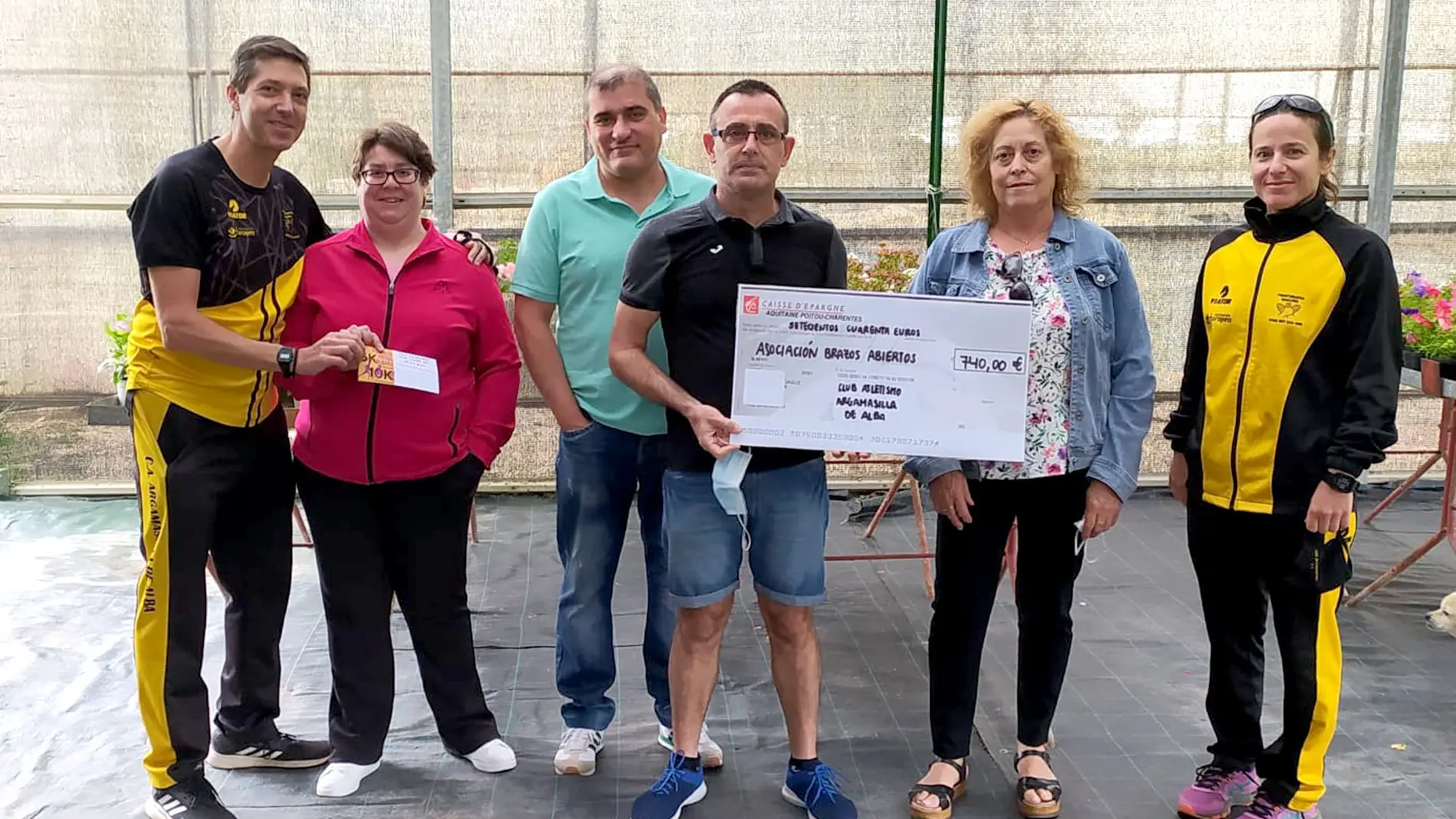El Club de Atletismo argamasillero entrega 740 euros a “Brazos Abiertos”