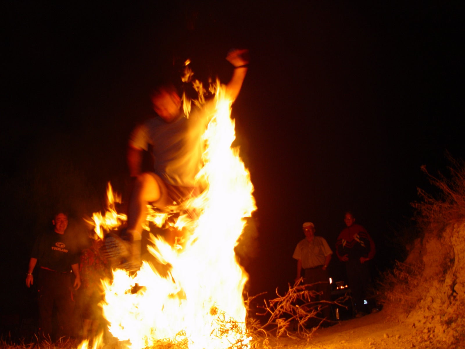 Las playas de Alicante se quedan sin los tradicionales rituales de la noche de San Juan, el ayuntamiento no permitirá el acceso a ellas Las playas de Alicante se quedan sin los tradicionales rituales de la noche de San Juan, el ayuntamiento no permitirá el acceso a ellas
