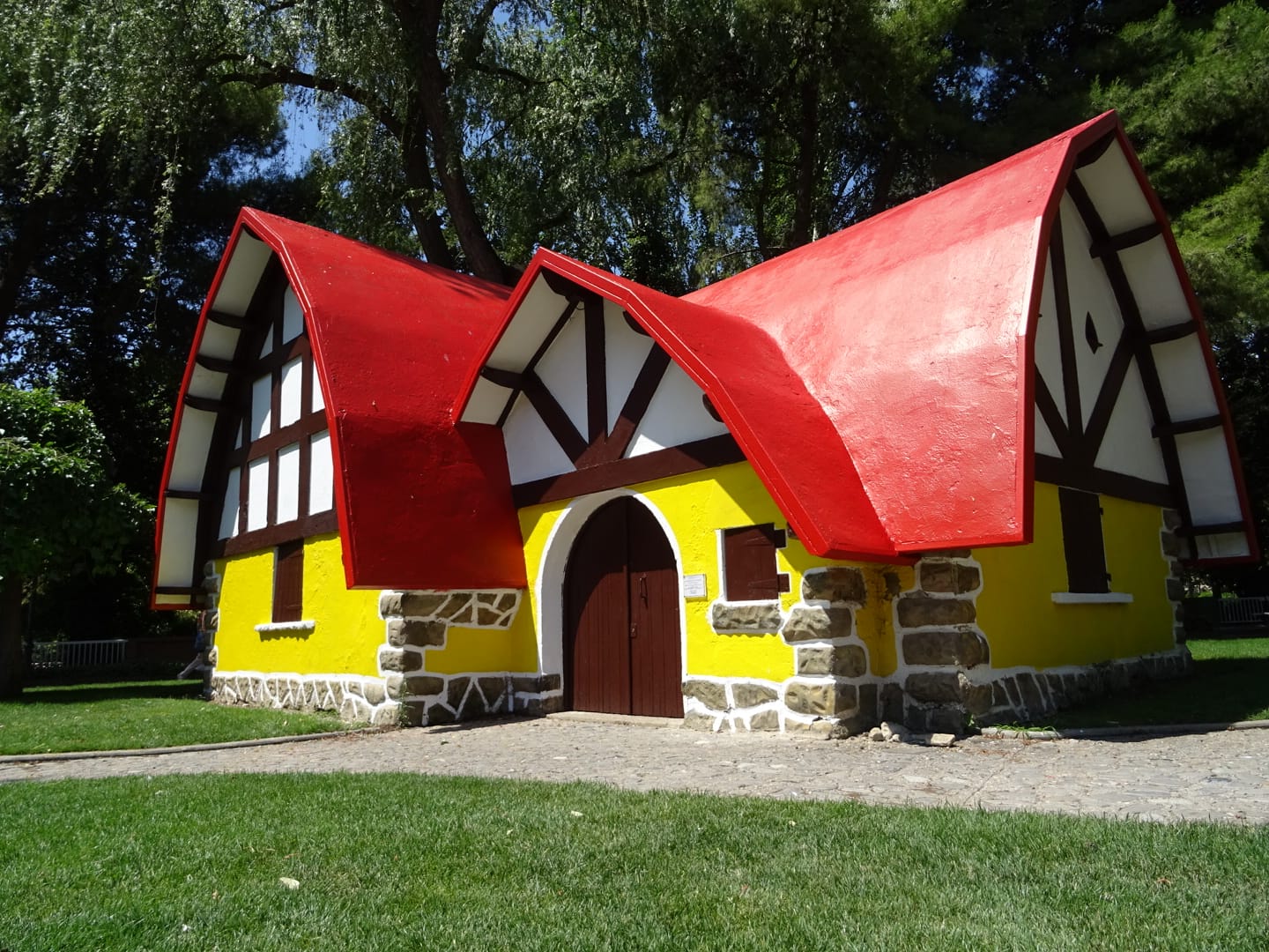 Libros y juegos para disfrutar de la Casita de Blancanieves Libros y juegos para disfrutar de la Casita de Blancanieves