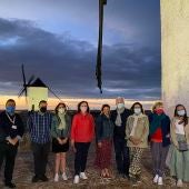 Periodistas franceses se interesan por la molienda en Alcázar