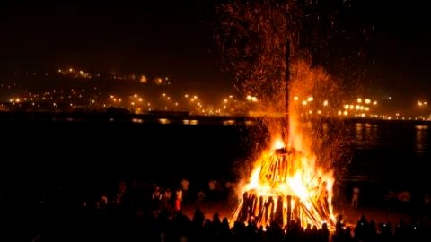 Foto de archivo Hogueras Noche de San Juan