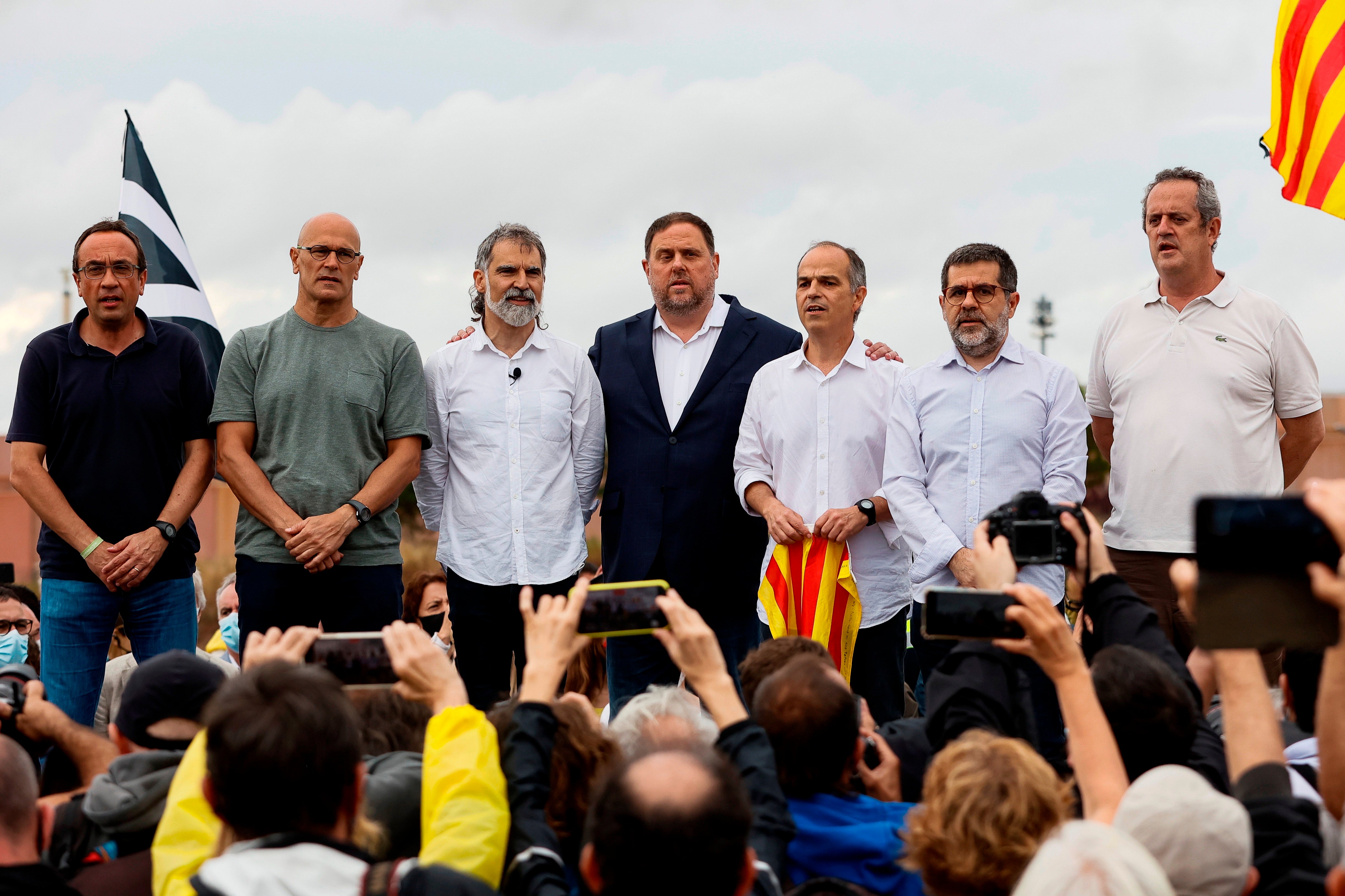 Los triunfales condenados por el procés ocupan las portadas tras abandonar las cárceles gracias a los indultos Los triunfales condenados por el procés ocupan las portadas tras abandonar las cárceles gracias a los indultos