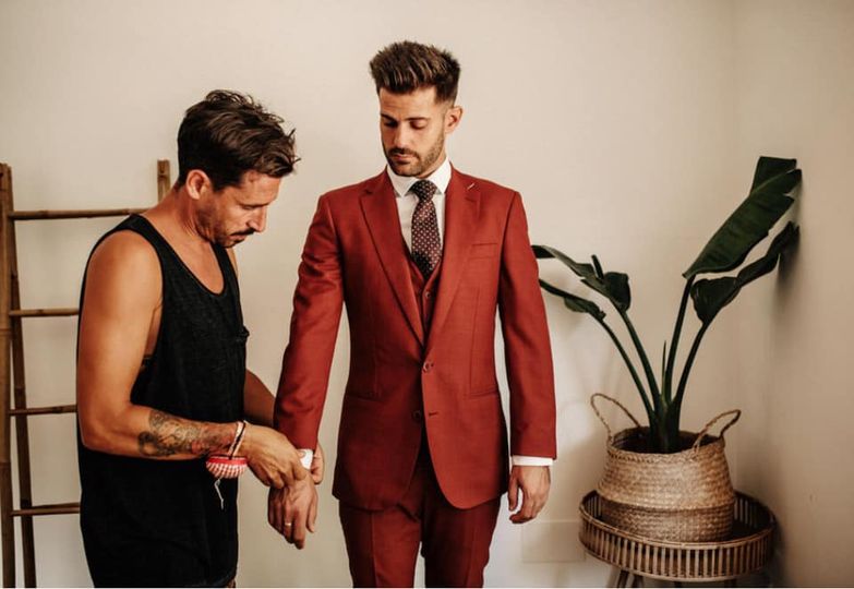 Más que Moda: "Descalzo pero con Sombrero" Más que Moda: "Descalzo pero con Sombrero"