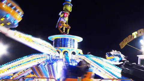 Dos personas se quedan atrapadas durante 40 minutos al bloquearse un brazo del 'Saltamontes' en la Feria de Badajoz Badajoz