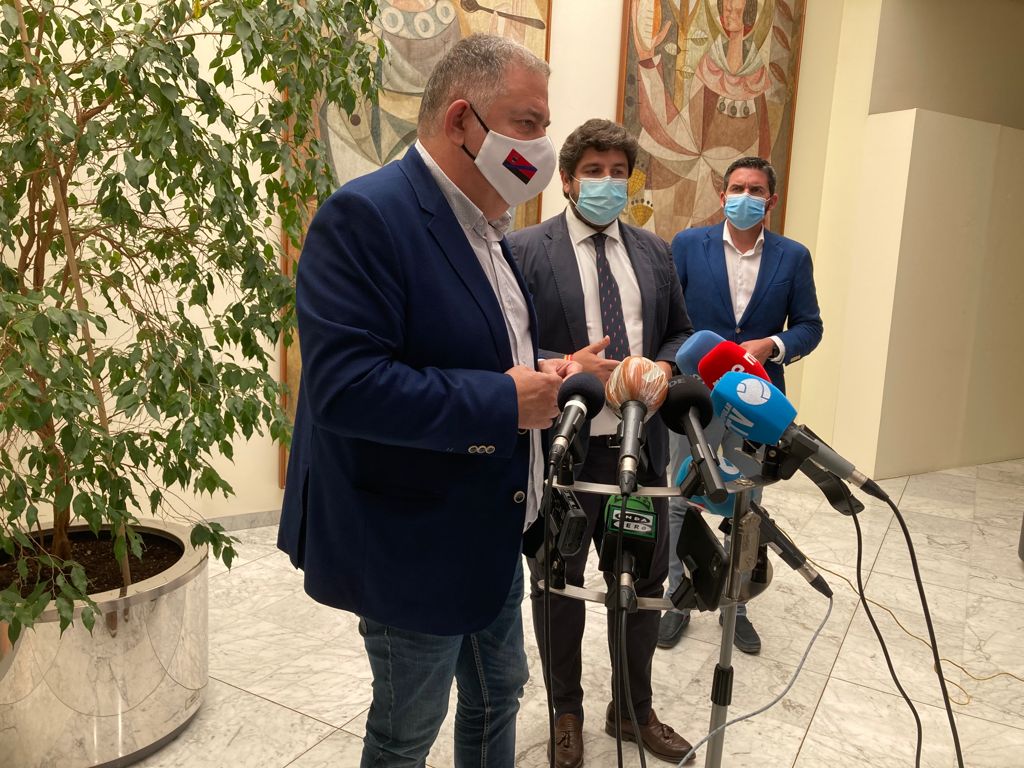 Los regantes analizan si procede presentar querella por prevaricación contra el Ministerio para la Transición Ecológica Los regantes analizan si procede presentar querella por prevaricación contra el Ministerio para la Transición Ecológica