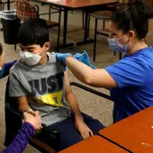 La vacunación a niños y adolescentes La vacunación a niños y adolescentes