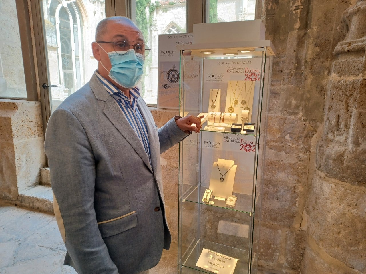 El VII Centenario de la Catedral de Palencia presenta dos joyas conmemorativas elaboradas por Joyerías Paquillo El VII Centenario de la Catedral de Palencia presenta dos joyas conmemorativas elaboradas por Joyerías Paquillo