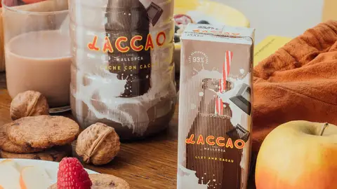 Varios envases de Laccao, productos de la empresa de lácteos Agama Varios envases de Laccao, productos de la empresa de lácteos Agama