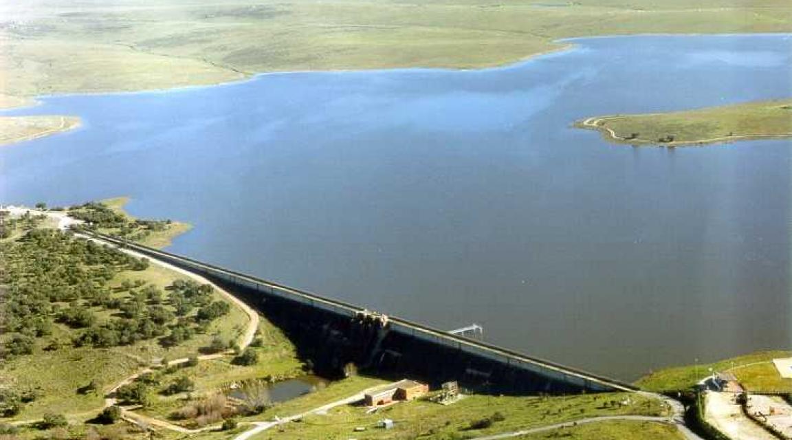 El Ayuntamiento de Cáceres invierte más de 2,5 millones de euros en su compromiso de mejora del servicio público de agua El Ayuntamiento de Cáceres invierte más de 2,5 millones de euros en su compromiso de mejora del servicio público de agua