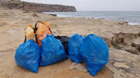 Sant Antoni prohíbe el acceso a sus playas en la Noche de Sant Joan Sant Antoni prohíbe el acceso a sus playas en la Noche de Sant Joan