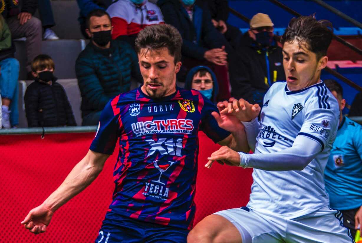 El Real Murcia se entromete entre Luis Castillo y el Linares de Sandroni El Real Murcia se entromete entre Luis Castillo y el Linares de Sandroni