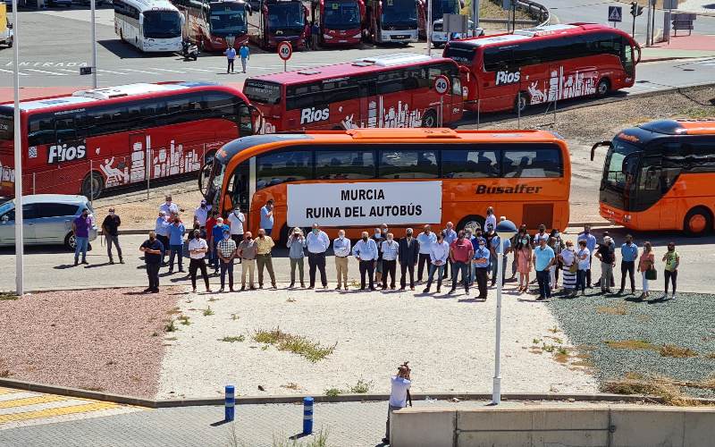 Una caravana de autobuses escolares recorrerá este viernes Murcia en defensa del sector Una caravana de autobuses escolares recorrerá este viernes Murcia en defensa del sector