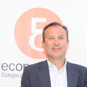 Jose Maria Escudero, de Decano del Colegio Profesional de Economistas de Granada Jose Maria Escudero, de Decano del Colegio Profesional de Economistas de Granada