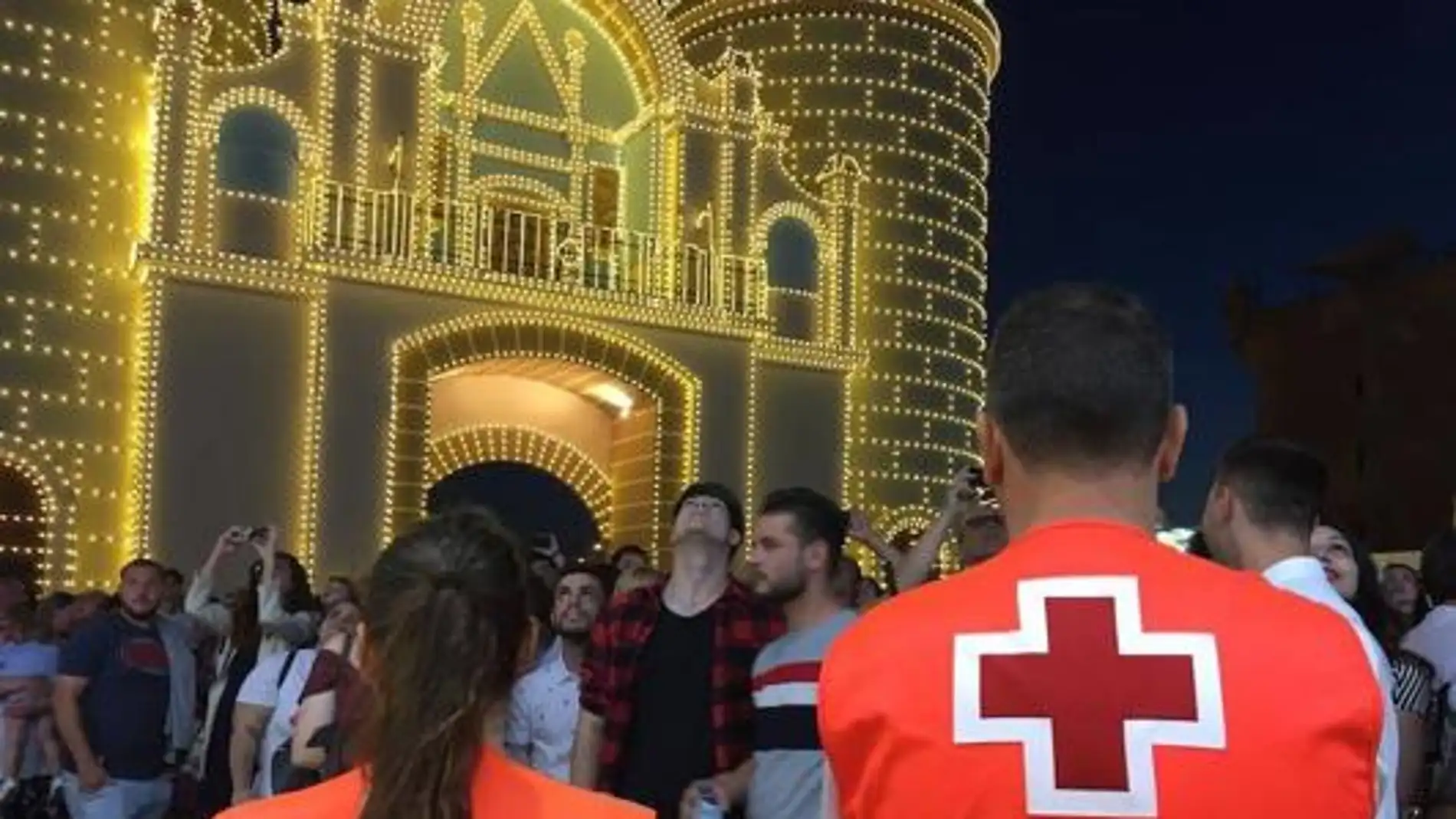 Cruz Roja atiende a diez personas en la noche de San Juan de la Feria de Badajoz