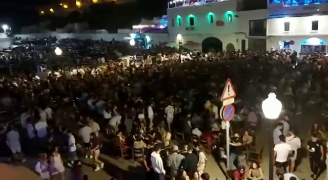 Segunda noche de macrobotellón y descontrol en Es Pla de Sant Joan de Ciutadella Segunda noche de macrobotellón y descontrol en Es Pla de Sant Joan de Ciutadella