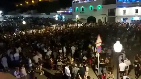 Segunda noche de macrobotellón y descontrol en Es Pla de Sant Joan de Ciutadella Segunda noche de macrobotellón y descontrol en Es Pla de Sant Joan de Ciutadella