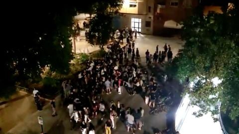 Botellones en la plaza Honduras de Valencia.