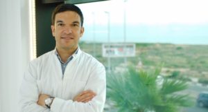 Hablamos con el Dr. Alfonso Díaz, "los tratamientos estéticos también mejoran nuestra dentadura" Hablamos con el Dr. Alfonso Díaz, "los tratamientos estéticos también mejoran nuestra dentadura"