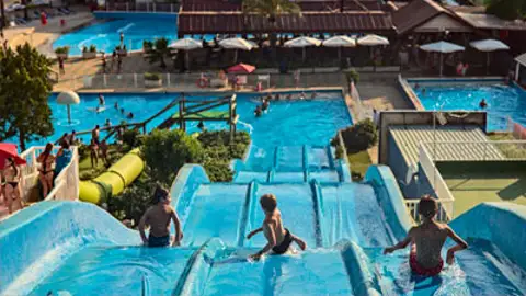 Una de las atracciones acuáticas de Playa Park Una de las atracciones acuáticas de Playa Park