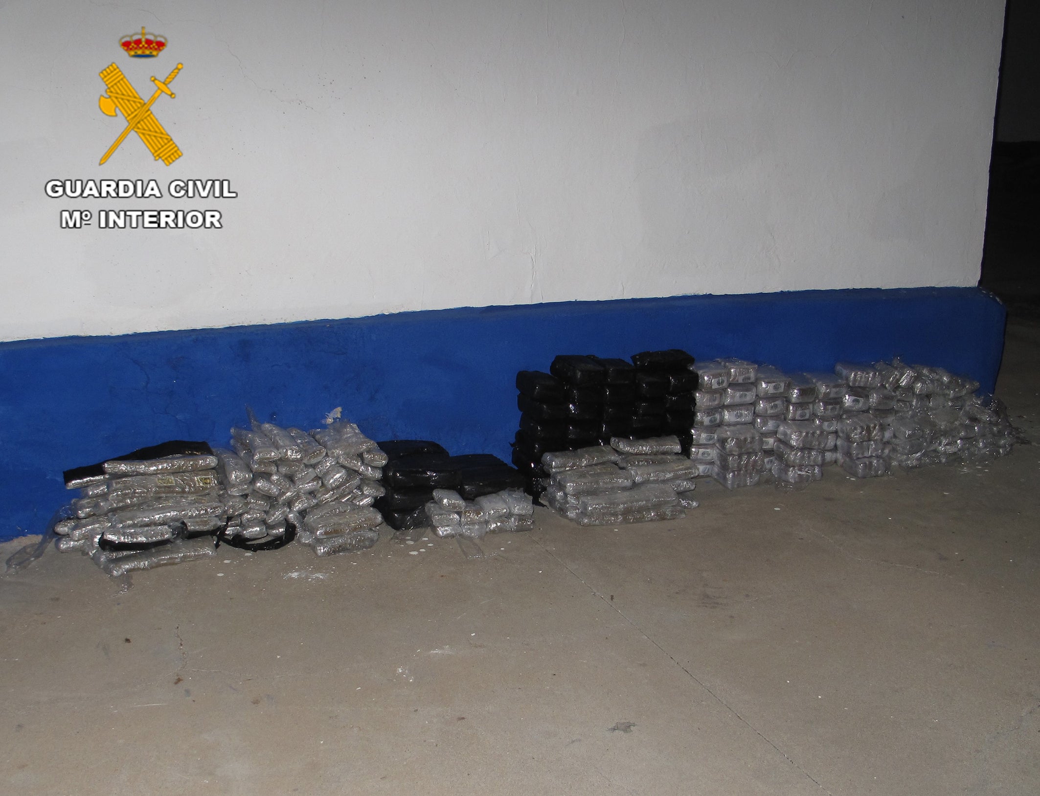 La Guardia Civil de Ciudad Real detiene a una persona en la A-4 con 130 kilos de hachís La Guardia Civil de Ciudad Real detiene a una persona en la A-4 con 130 kilos de hachís
